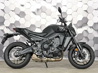 2024 Yamaha MT-09 (FZ-09), чёрный, 1227000 рублей, вид 3