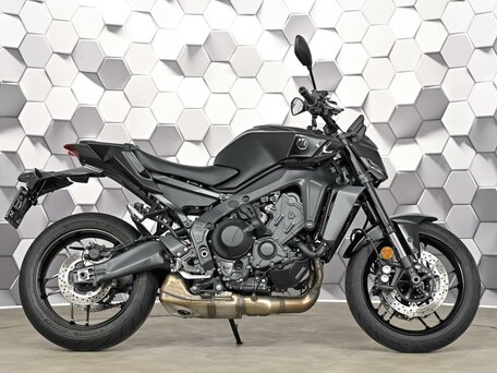2024 Yamaha MT-09 (FZ-09), чёрный, 1227000 рублей, вид 3