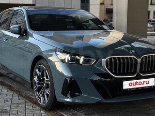 2023 BMW 5 серии 520i VIII (G60/G61/G68), зелёный, 6200000 рублей, вид 3