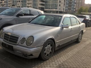 1998 Mercedes-Benz E-Класс 220 II (W210, S210), серебристый, 231000 рублей, вид 1