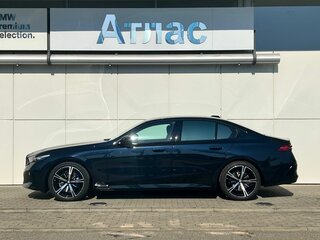 2025 BMW 5 серии 530i xDrive VIII (G60/G61/G68), чёрный, 9390000 рублей, вид 5