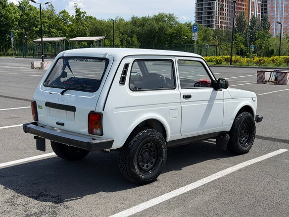 2013 Lada (ВАЗ) 2121 (4x4) I Рестайлинг, белый, 435000 рублей - вид 4