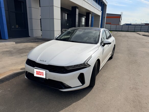 2021 Kia K5 III, белый, 3400000 рублей - вид 1