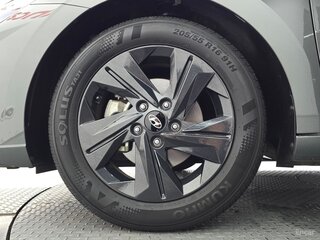 2023 Hyundai Avante VII, чёрный, 1570000 рублей, вид 5