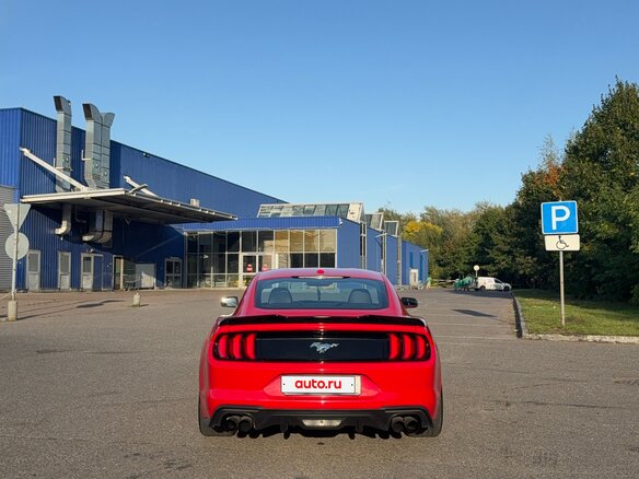 2018 Ford Mustang VI Рестайлинг, красный, 4000000 рублей - вид 9