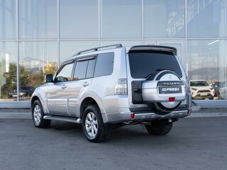2011 Mitsubishi Pajero IV Рестайлинг 1, серебристый, 2154189 рублей, вид 2
