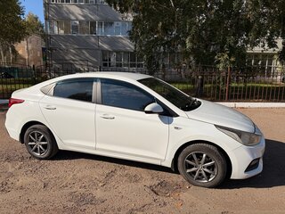 2017 Hyundai Solaris II, белый, 1150000 рублей, вид 4