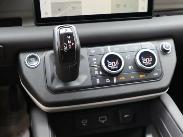 2020 Land Rover Defender 110 II, чёрный, 3890000 рублей - вид 15