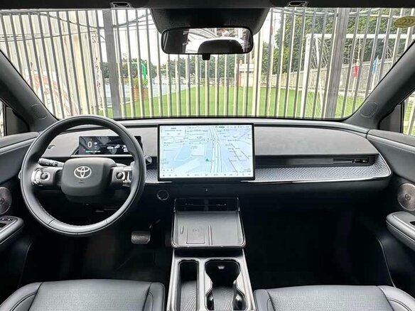 2026 Toyota bZ3X 58.3 kWh, бежевый - вид 7
