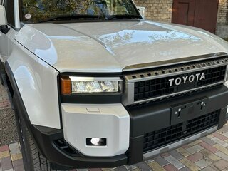 2024 Toyota Land Cruiser Prado 250 Series, белый, 7500000 рублей, вид 4