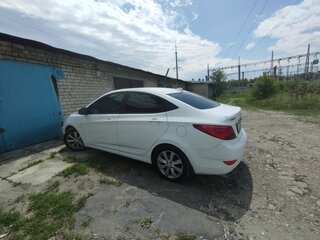2013 Hyundai Solaris I, белый, 950000 рублей, вид 2