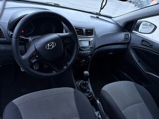 2011 Hyundai Solaris I, белый, 600000 рублей, вид 5