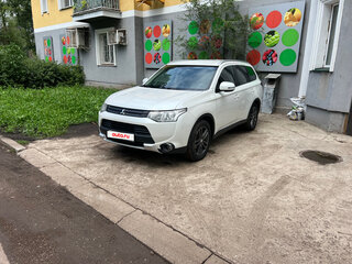 2014 Mitsubishi Outlander III, белый, 1400000 рублей, вид 1