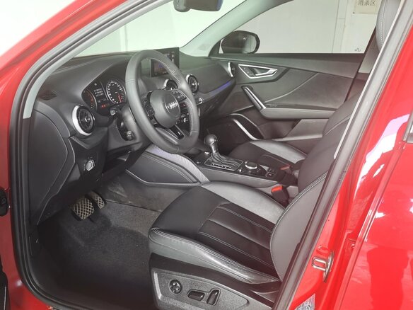 2023 Audi Q2 L 35 TFSI I Рестайлинг, красный, 1700000 рублей - вид 5