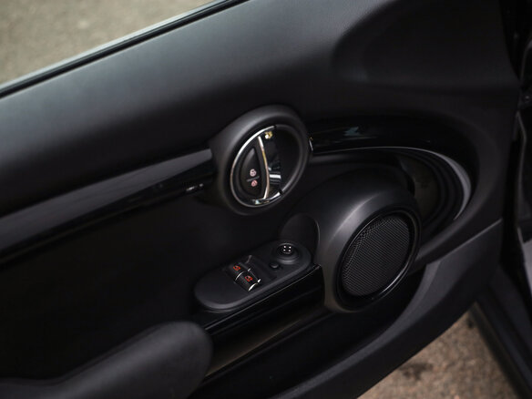 2019 Mini Hatch Cooper III (F55/F56) Рестайлинг, чёрный, 2263777 рублей - вид 20