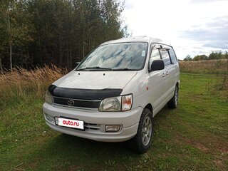 1998 Toyota Town Ace Noah III, белый, 650000 рублей, вид 2