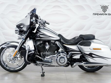 2014 Harley-Davidson CVO Street Glide, серебристый, 1599000 рублей, вид 2