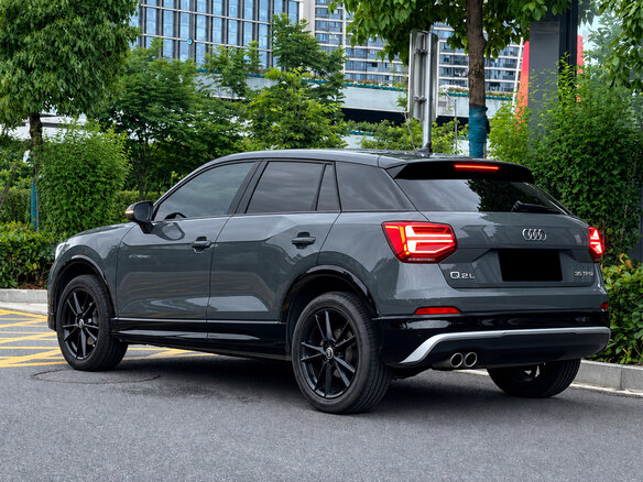 2023 Audi Q2 L 35 TFSI I Рестайлинг, серый, 1715000 рублей - вид 2