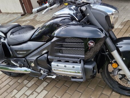 2014 Honda Valkyrie 1800, чёрный, 1130000 рублей, вид 5