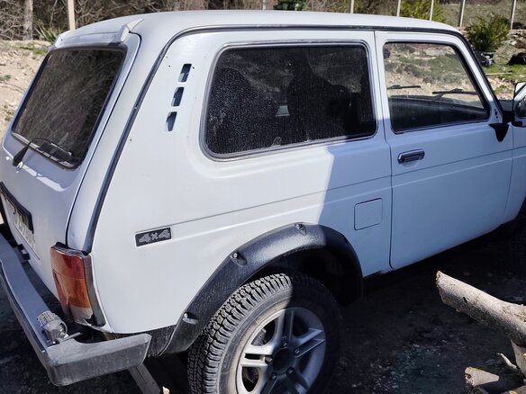2003 Lada (ВАЗ) 2121 (4x4) I Рестайлинг, белый - вид 3