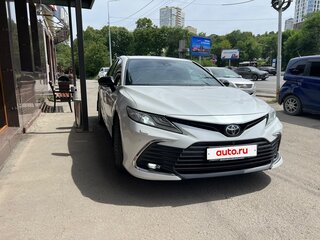 2021 Toyota Camry VIII (XV70) Рестайлинг, белый, 3100000 рублей, вид 2