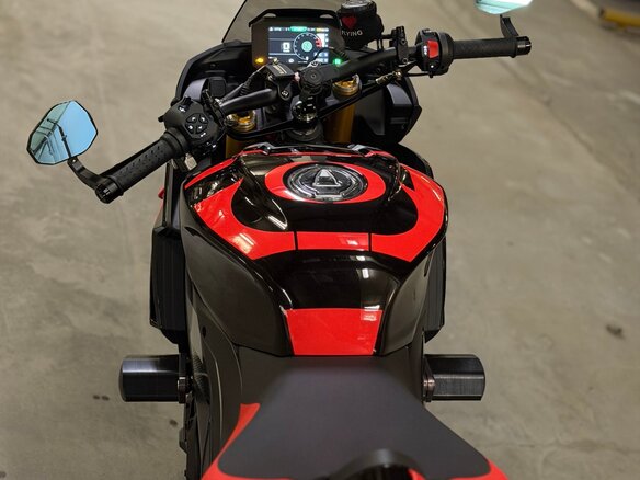 2025 Aprilia Tuono V4, чёрный, 2500000 рублей - вид 1