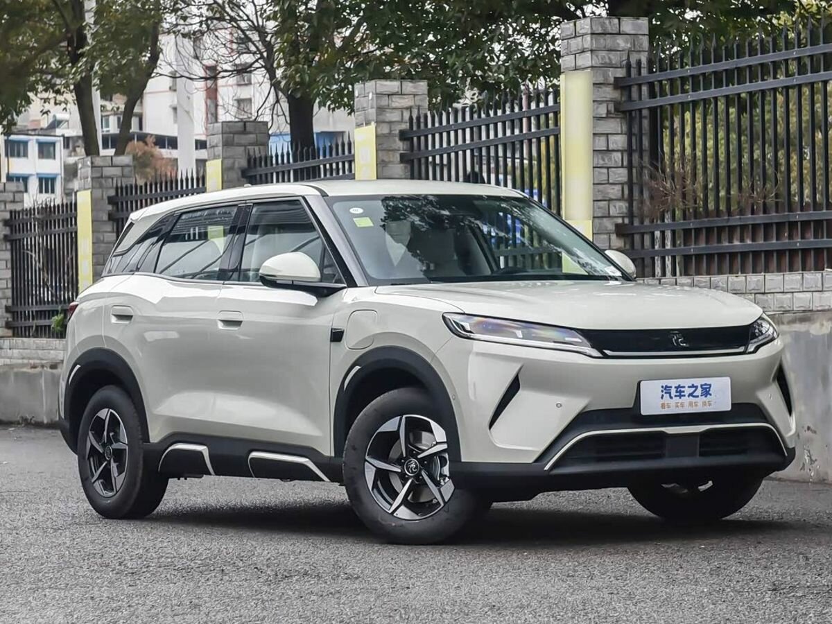 Открыть фотографии: BYD Yuan Up