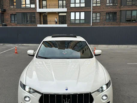 2017 Maserati Levante Diesel I, белый, 3499000 рублей, вид 2
