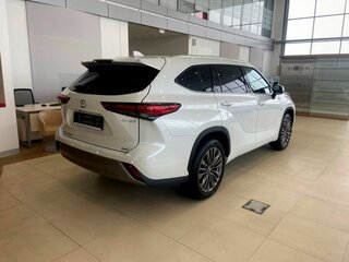 2025 Toyota Highlander IV (XU70), белый, 6050000 рублей, вид 3