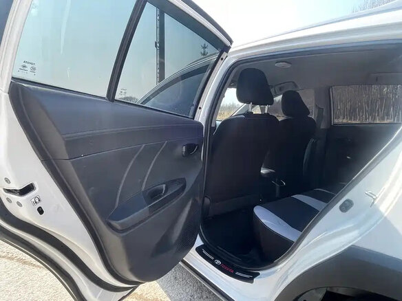 2022 Toyota Yaris IV, белый - вид 12