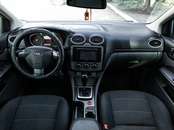 2009 Ford Focus II Рестайлинг, белый - вид 15