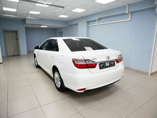 2015 Toyota Camry VII (XV50) Рестайлинг, белый, 1899000 рублей, вид 5
