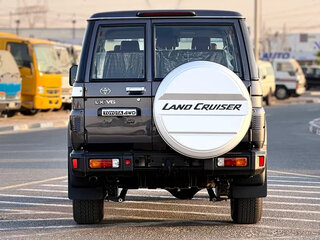 2026 Toyota Land Cruiser 76 70 Series Рестайлинг 2, серый, 11999999 рублей, вид 4