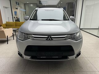 2015 Mitsubishi Outlander III Рестайлинг, серебристый, 1500000 рублей, вид 2