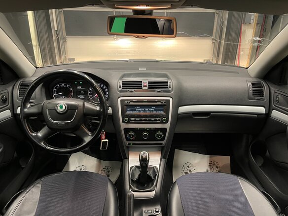 2010 Skoda Octavia II (A5) Рестайлинг, серый - вид 12