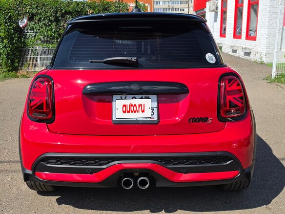2022 Mini Hatch Cooper S III (F55/F56) Рестайлинг 2, красный, 3300000 рублей - вид 3