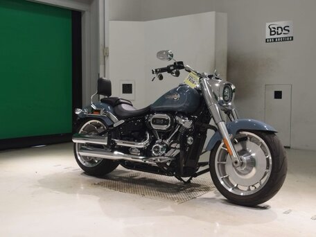 2024 Harley-Davidson Fat Boy, серый, 1810000 рублей, вид 3