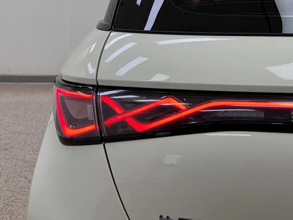 2023 BYD Dolphin 44.9 kWh I, белый, 1350000 рублей - вид 9