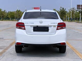 2022 Toyota Yaris L XP150 Рестайлинг, белый, 1392088 рублей, вид 4