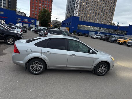 2010 Ford Focus II Рестайлинг, серебристый, 495000 рублей, вид 4