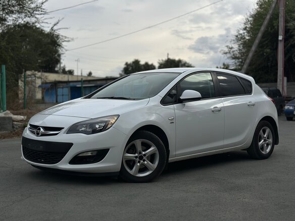 2013 Opel Astra J Рестайлинг, белый