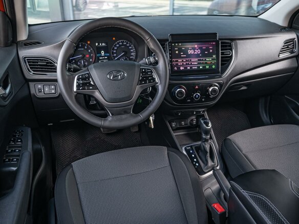 2021 Hyundai Solaris II Рестайлинг, оранжевый, 1445000 рублей - вид 5