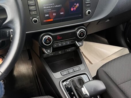 2021 Kia Rio IV Рестайлинг, серый, 1750000 рублей, вид 5