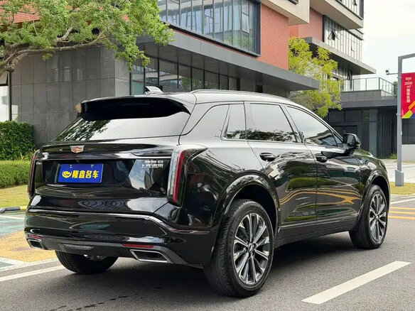 2025 Cadillac XT5 II, чёрный, 5359069 рублей - вид 5