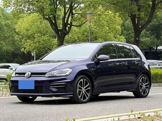 2020 Volkswagen Golf VII Рестайлинг, синий, 1409000 рублей, вид 1
