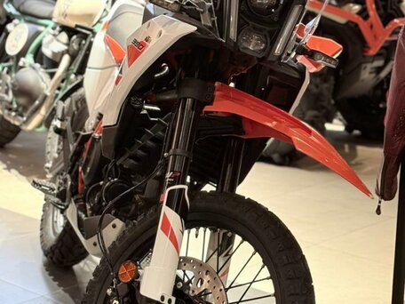 2026 KTM 390 Adventure R, белый, 889000 рублей, вид 4