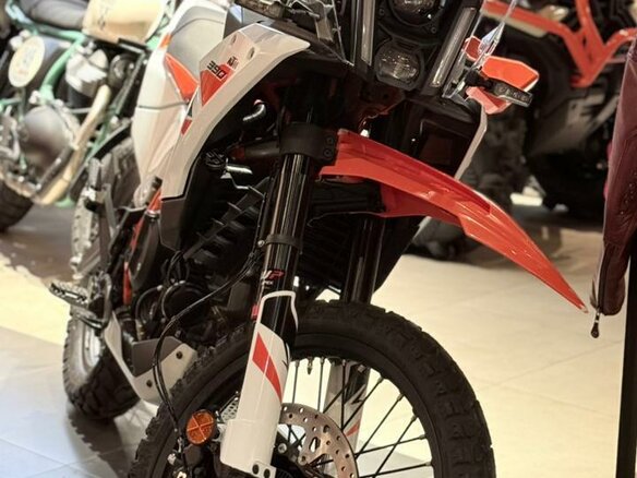 2026 KTM 390 Adventure R, белый, 889000 рублей - вид 3