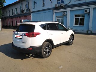 2015 Toyota RAV4 IV (XA40), белый, 1760000 рублей, вид 3