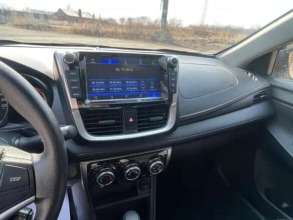 2022 Toyota Yaris IV, белый - вид 11