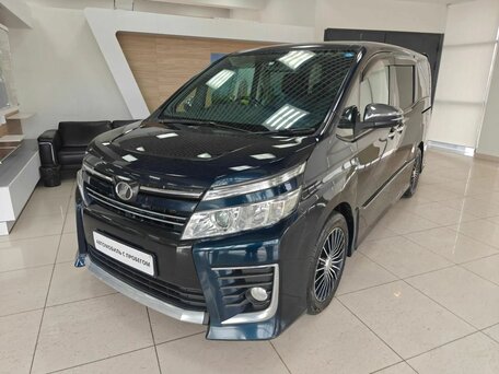 Toyota Voxy III (R80)